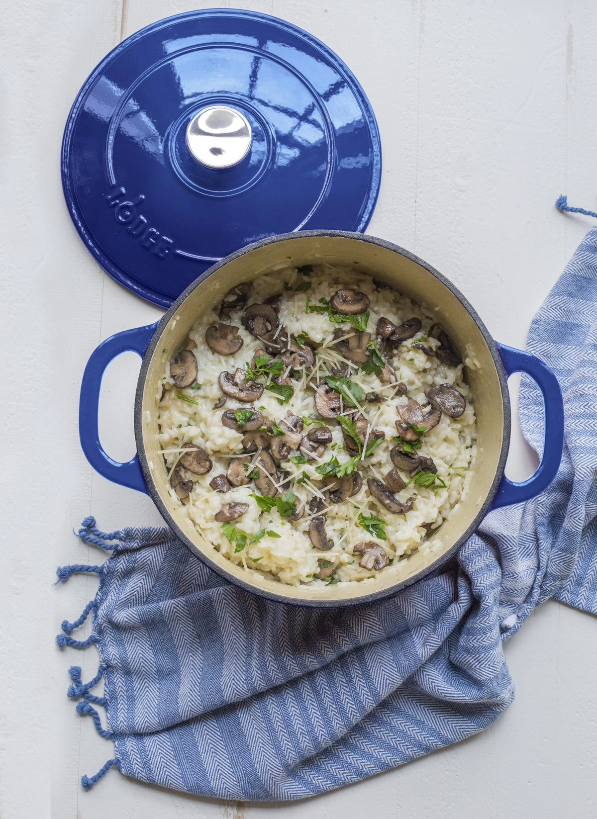 5.5 Quart Enameled Cast Iron Dutch Oven Y92633