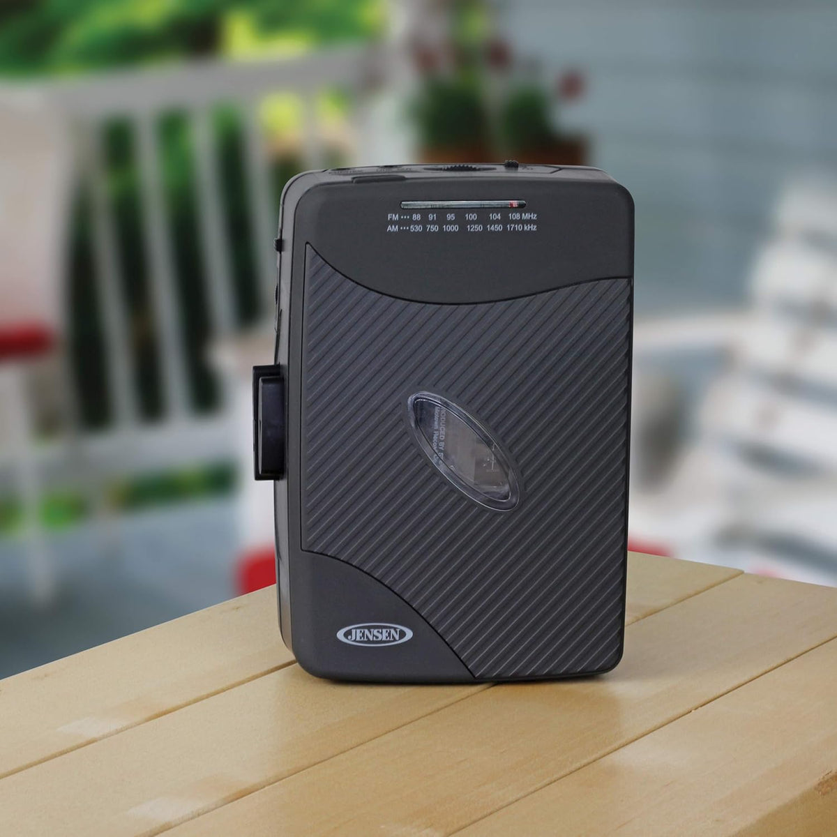 Portable Cassette Player with AM/FM Radio J68094